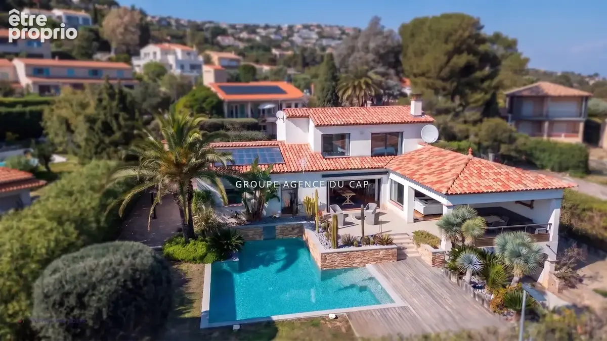 Villa de 185m2 avec vue mer à 250 mètres des plages des Issambres - photo 18