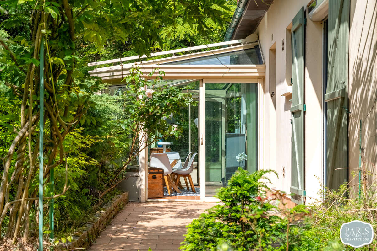 Maison à LE MESNIL-ESNARD