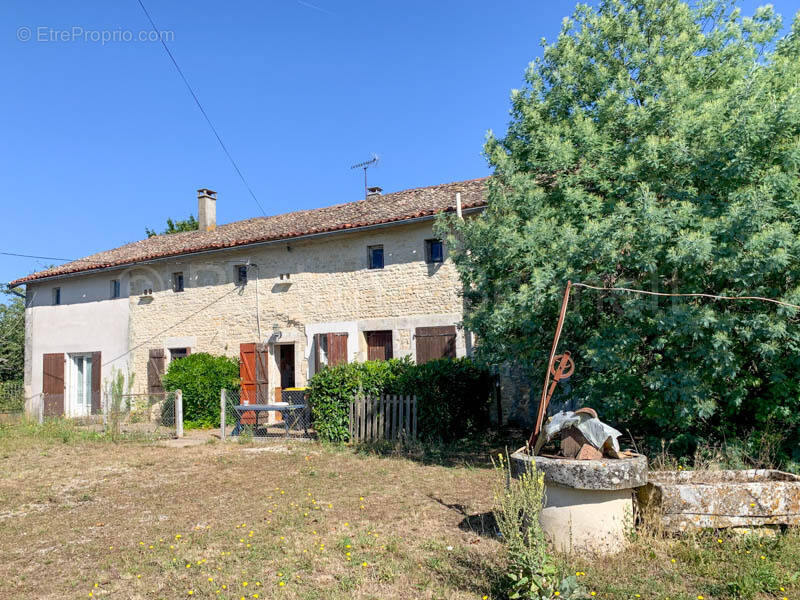 Maison à RUFFEC
