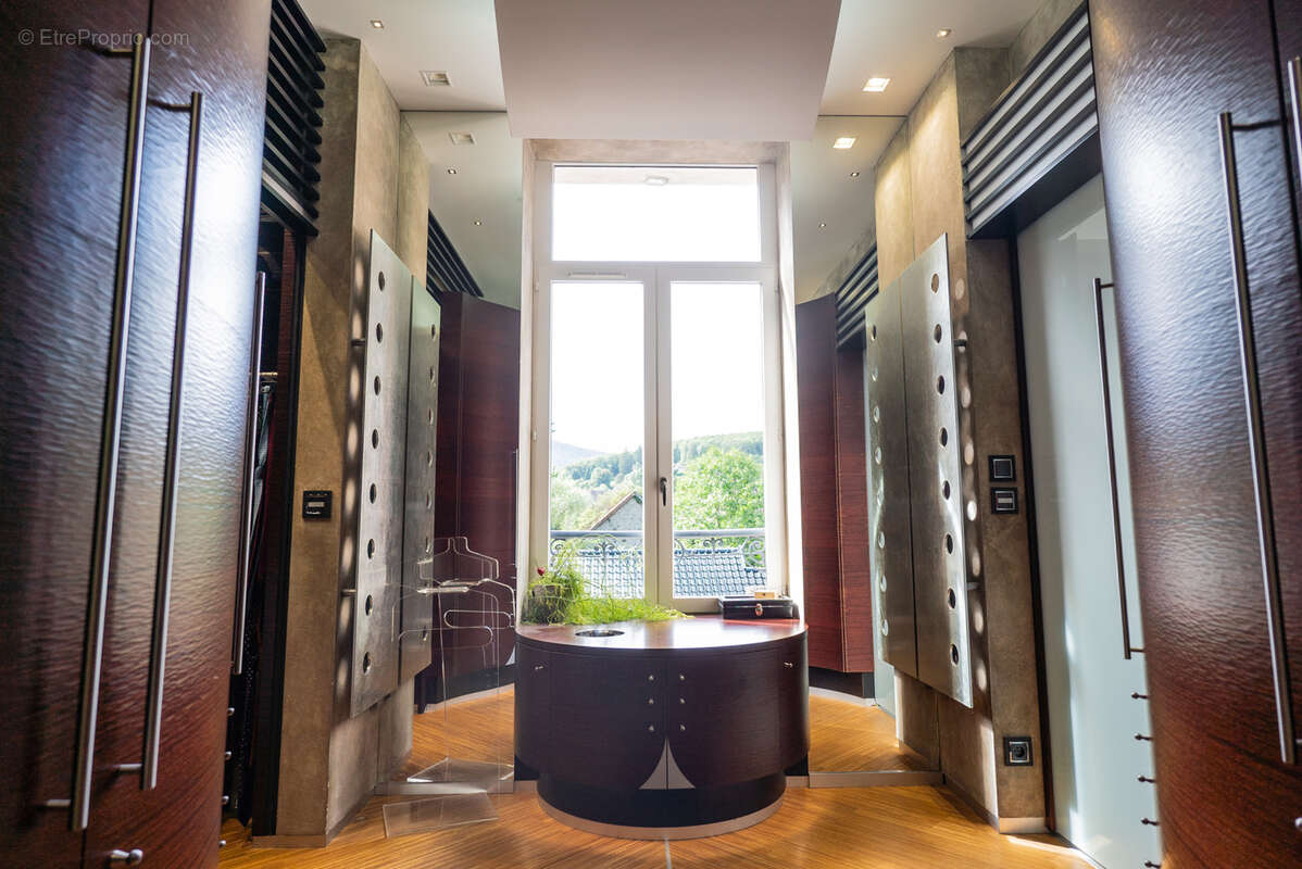 Maison à ROUGEMONT-LE-CHATEAU