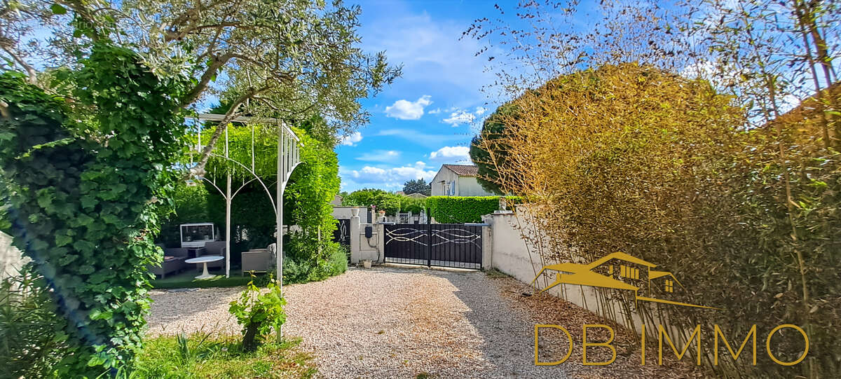 Maison à MORIERES-LES-AVIGNON