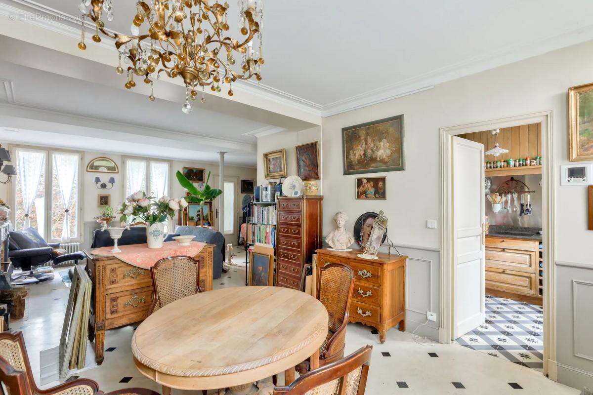 Maison à VILLENEUVE-LA-GARENNE