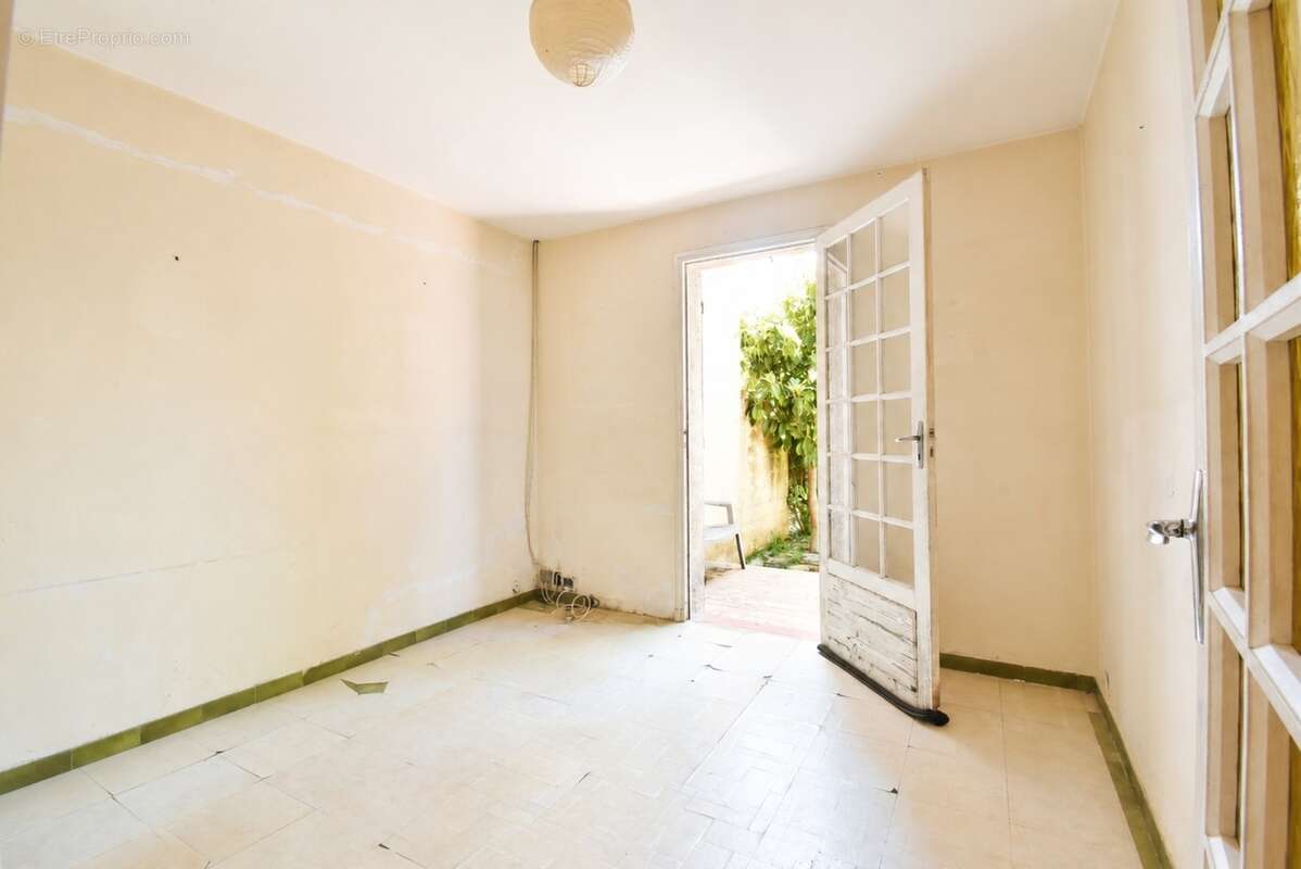 Maison à vendre 5 pièces JUVIGNAC (34), A rénover 4 chambres 96,66 m2-Terrain 175m2 - photo 4