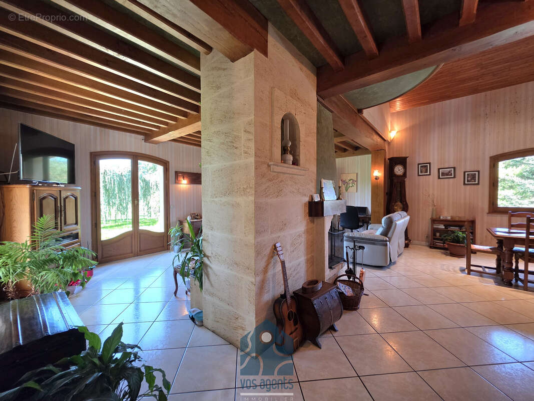 Maison à COMBRONDE