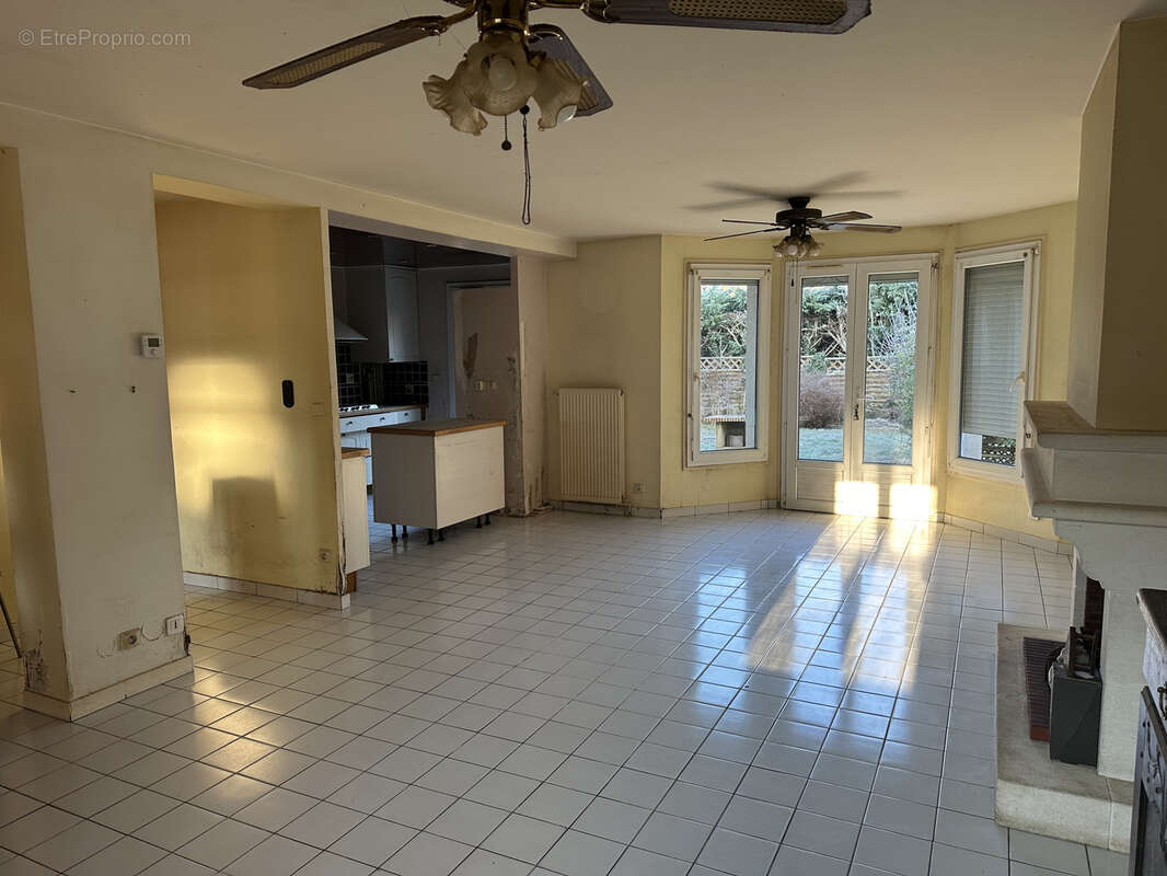 Maison à VAUX-LE-PENIL