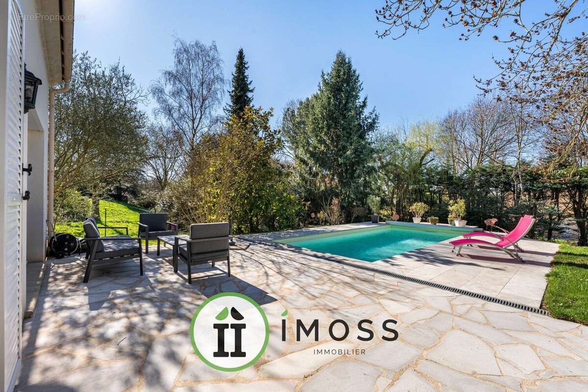 Maison à VARENNES-JARCY