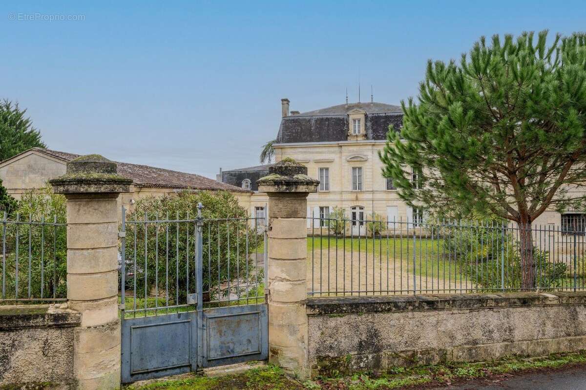 Élégance et héritage un château d'exception au coeur d'un vignoble classé - photo 12