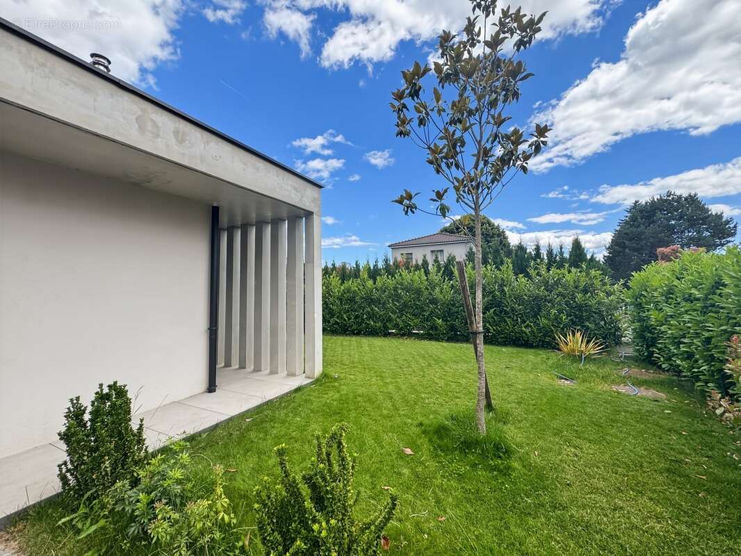 Maison d'architecte + T1bis d'exception à vendre au centre de DIVONNE LES BAINS - photo 12