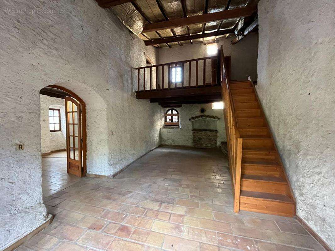 A vendre  Mialet maison de village de 77 m2 avec potentiel de 80 m2 et terrain non constructible non attenant de 930 m2 - photo 3