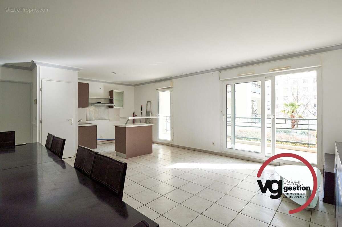 Appartement à DECINES-CHARPIEU