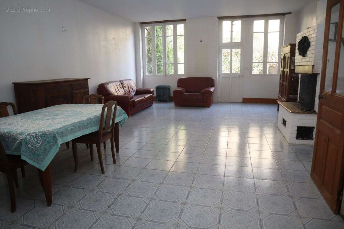 Maison 304 m² à Chateau-Renard  - photo 3