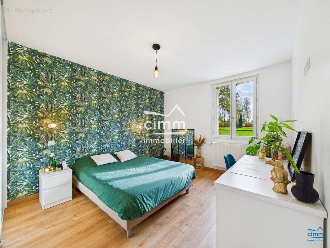 Maison à LONGUE-JUMELLES