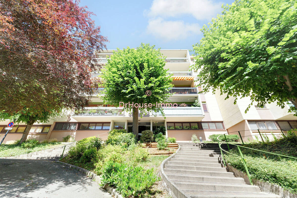 Appartement à LE MESNIL-LE-ROI