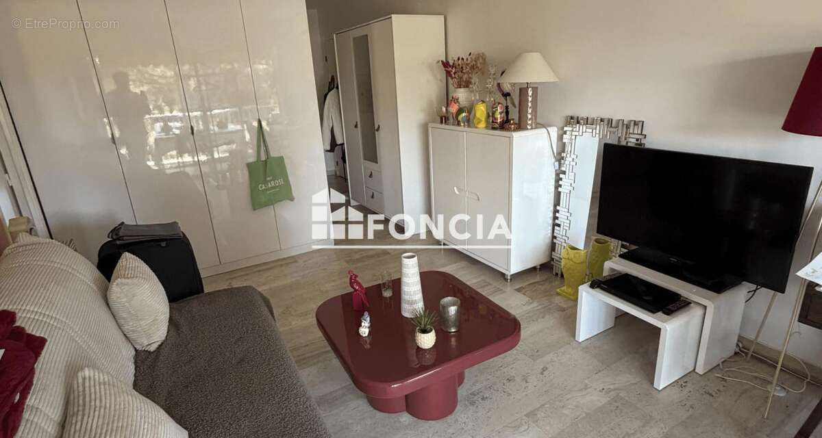 Coup de cœur ! Superbe T2 de 40 m² entièrement rénové au 2ème étage. Belle terrasse fermée en véranda avec double exposition Sud - photo 3
