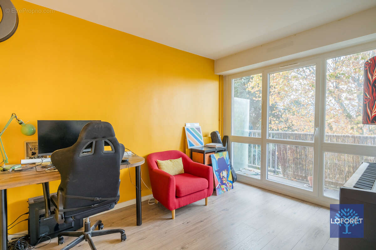Appartement à LES PAVILLONS-SOUS-BOIS