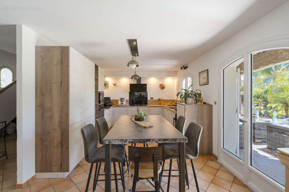 Maison à CARQUEIRANNE