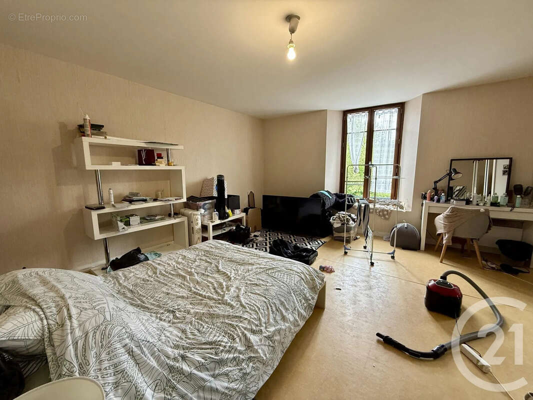Autre à VULAINES-SUR-SEINE