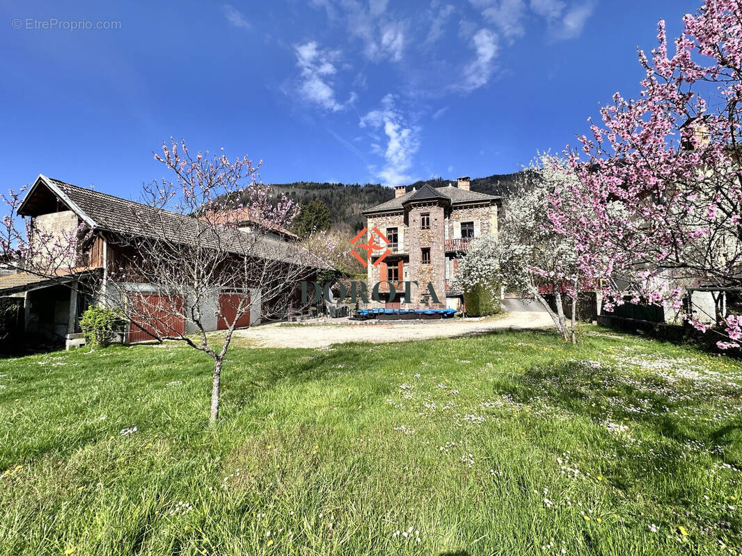 Maison 300 m² à Saint-Pierre-D'allevard  - photo 1