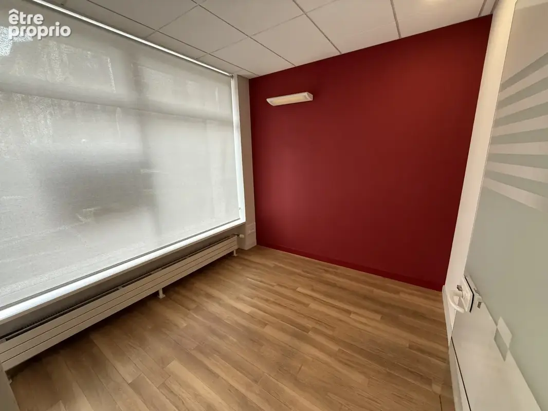 Local commercial   centre-ville   env. 100 m2 - photo 3