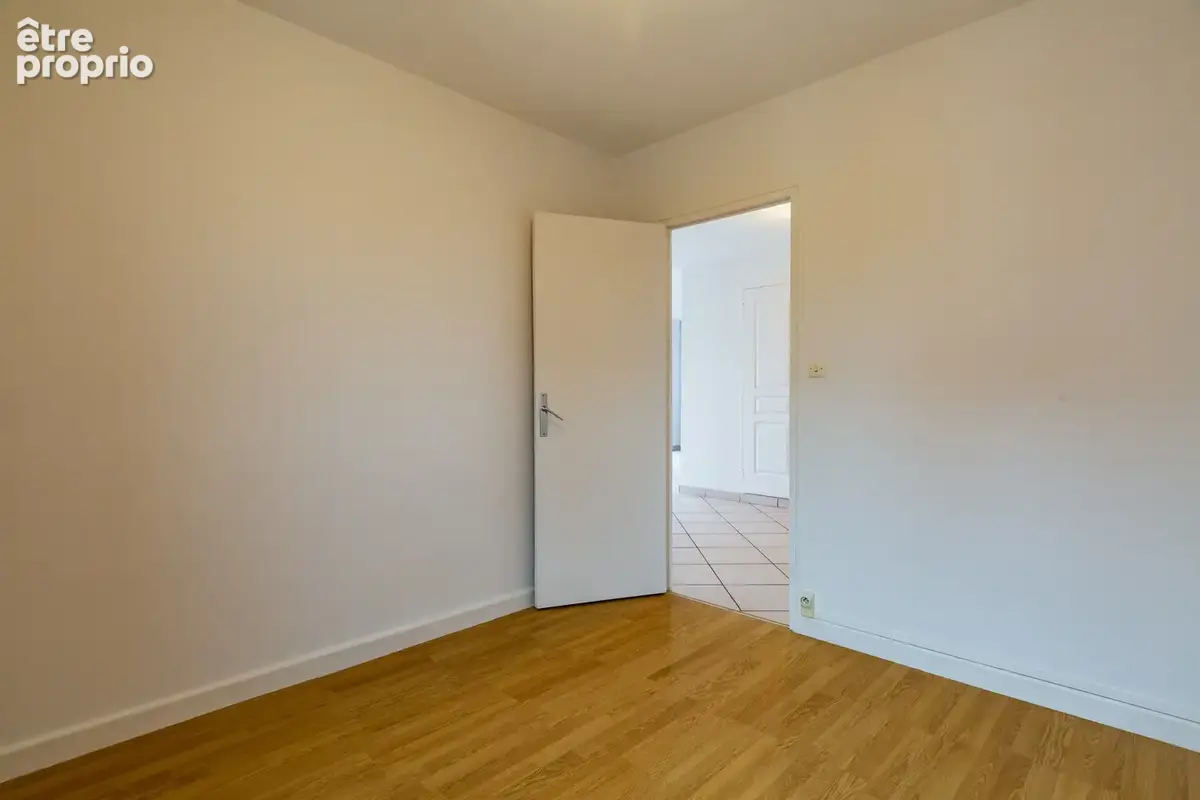 Appartement T4 75 m2 avec balcon, cave et parking couvert, avenue Victor Hugo, 26000 VALENCE - photo 11