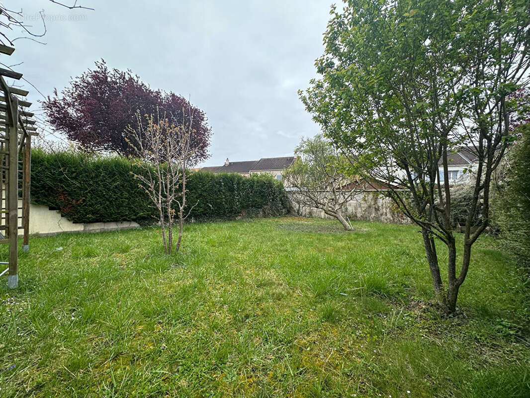 Maison à SAINT-PIERRE-DU-PERRAY