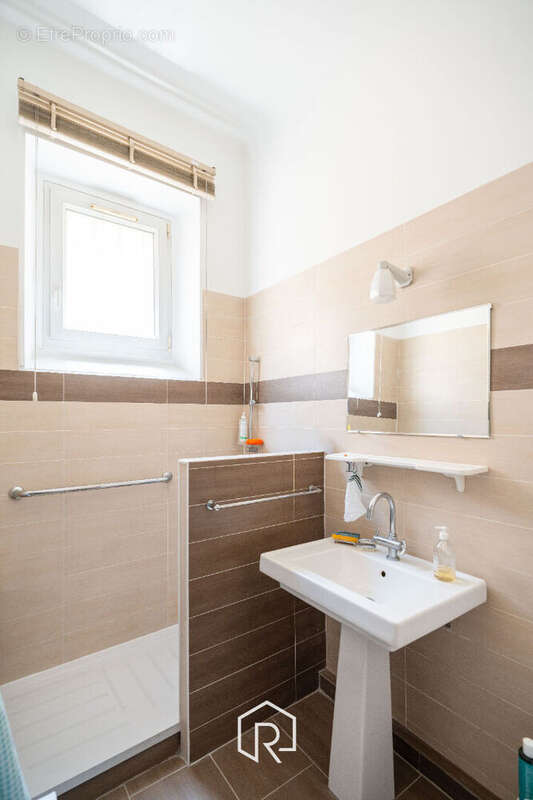 Appartement à MARSEILLE-6E
