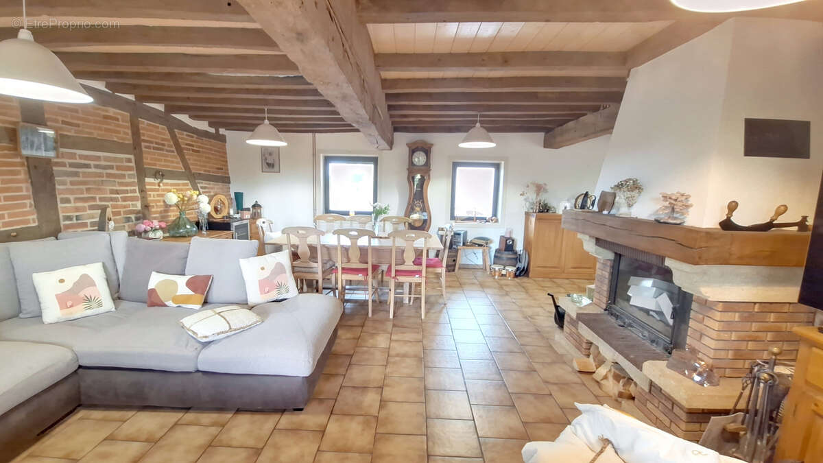 Authentique ferme bressane à colombages rénovée avec 2 logements et 1 hectare de terrain - photo 10