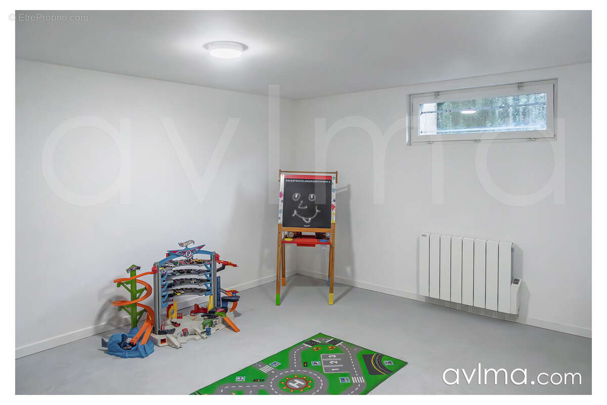 Maison à SAINT-NOM-LA-BRETECHE