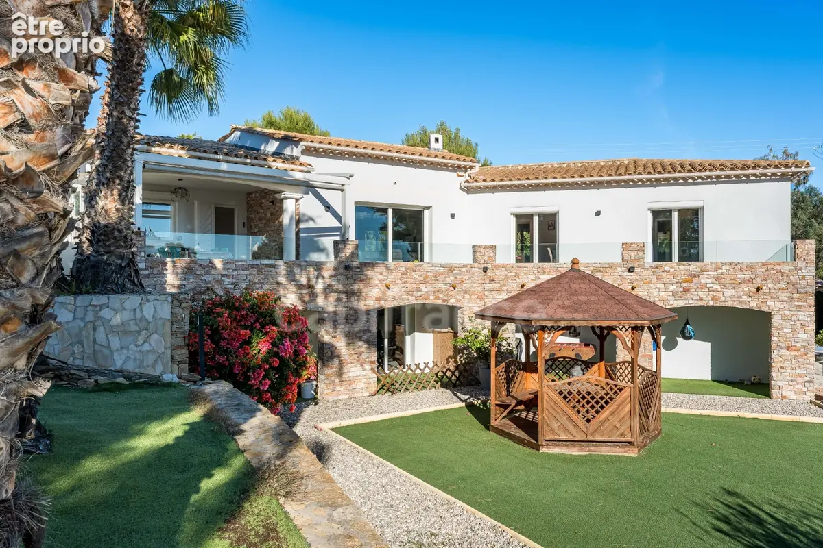 Maison à vendre 5 pièces LA CIOTAT (13) Terrain 3000 M2 Piscine,  Triple garage - photo 15