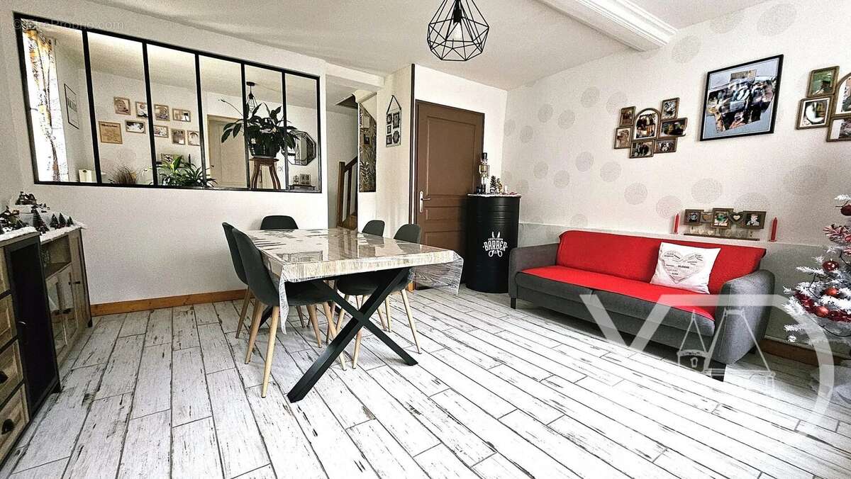 Appartement à BRESLES