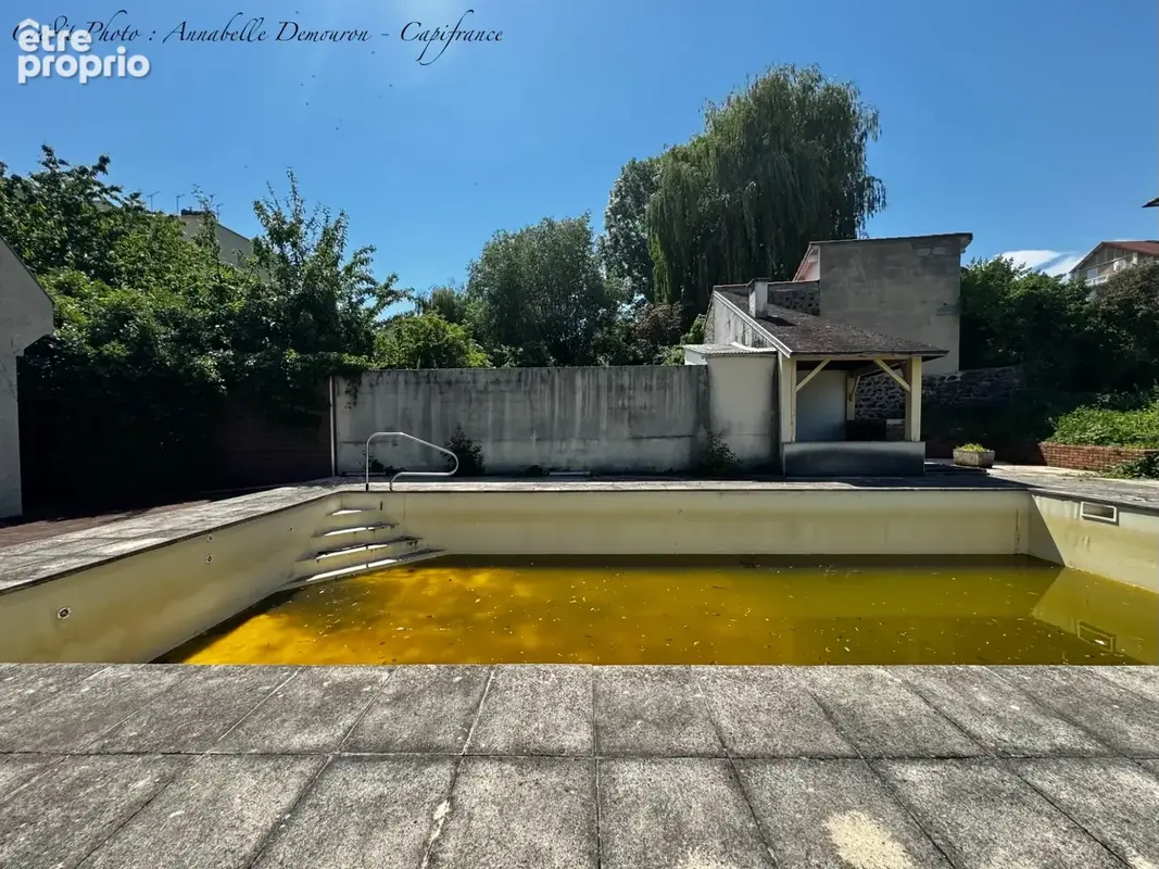 ROYAT - Grande maison familiale à rénover avec vue panoramique, terrain rare, piscine - photo 13