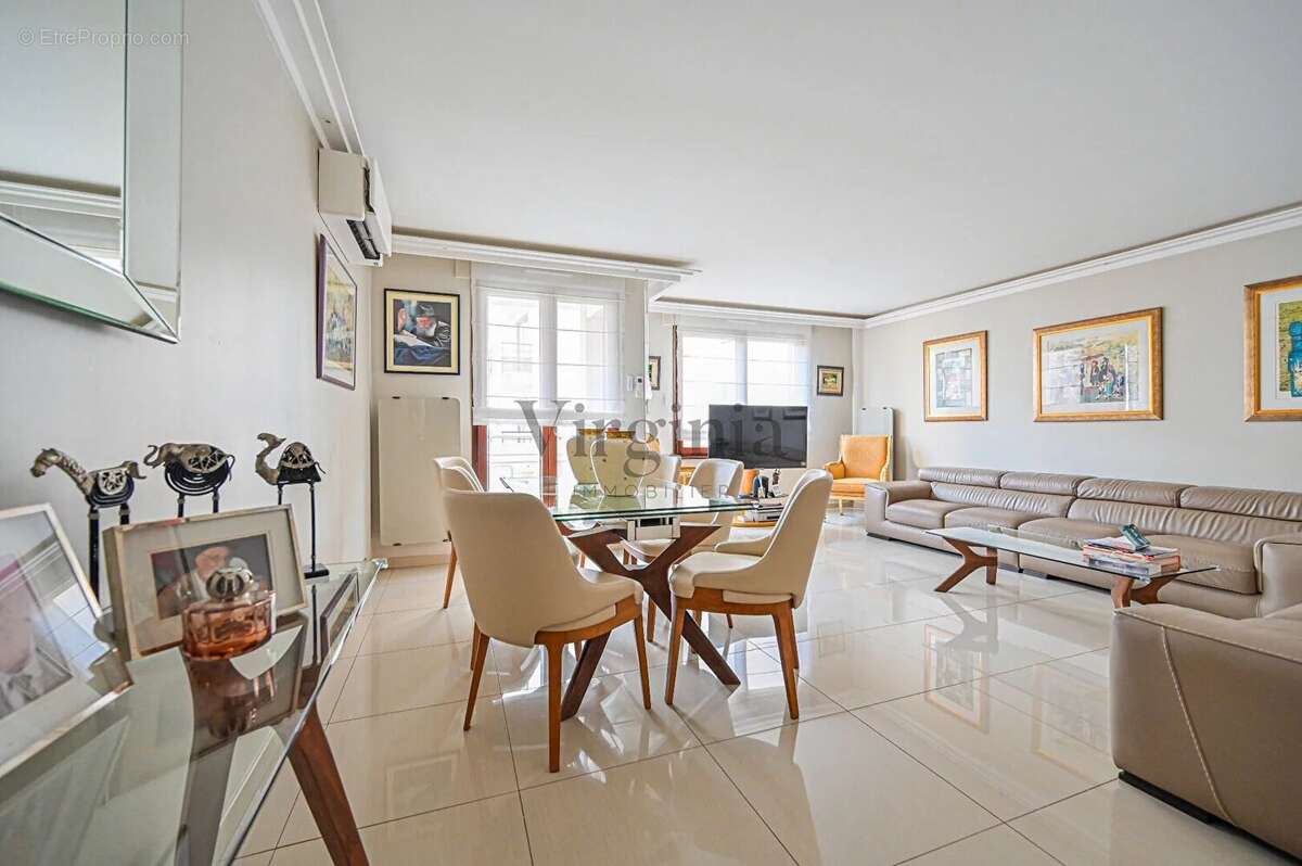 Appartement à CHARENTON-LE-PONT