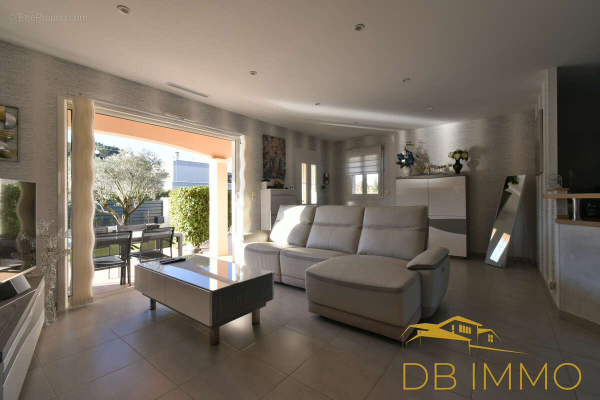 Maison à SAINT-LAURENT-DES-ARBRES