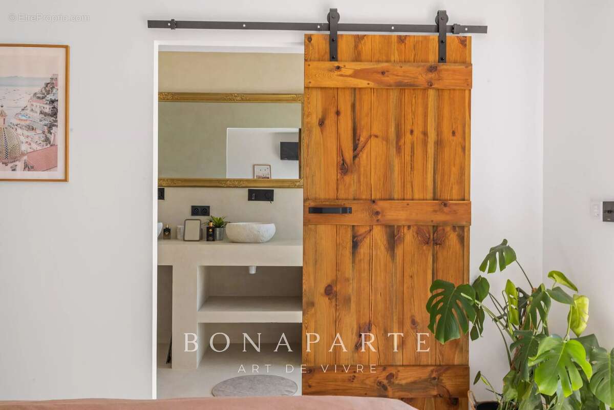 Aux portes de SUPER CANNES, élégante villa entiérement rénové - vue mer panoramique - position dominante - photo 20