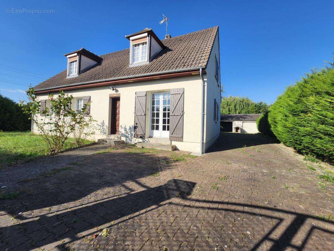 Maison à LONGUEIL-SAINTE-MARIE