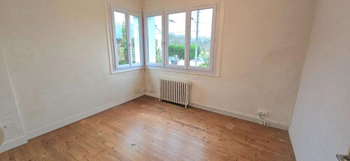 Maison de ville, de type 5, sous-sol, garage et jardin clos de 317 m² - photo 11