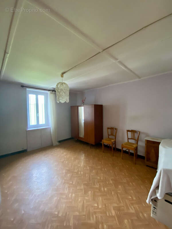 Maison à SAINT-PIERRE-LAVAL