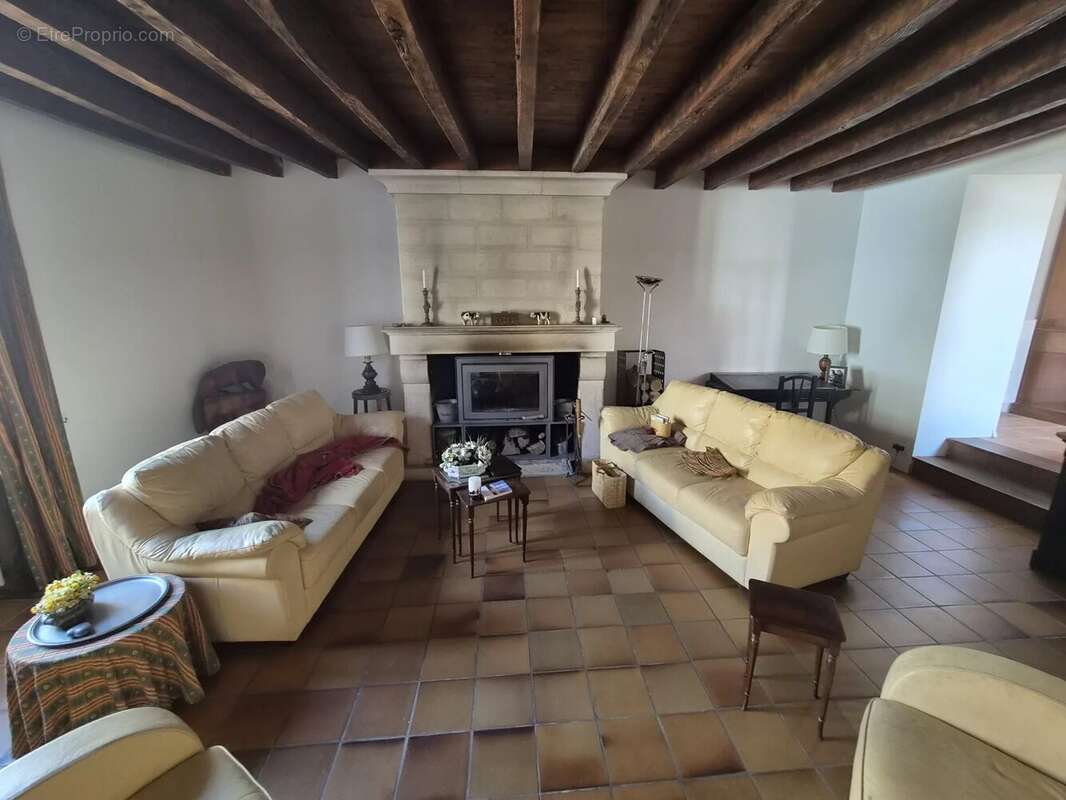 maison hyper centre ville avec piscine intérieure et cour privative clos de mûrs - photo 3
