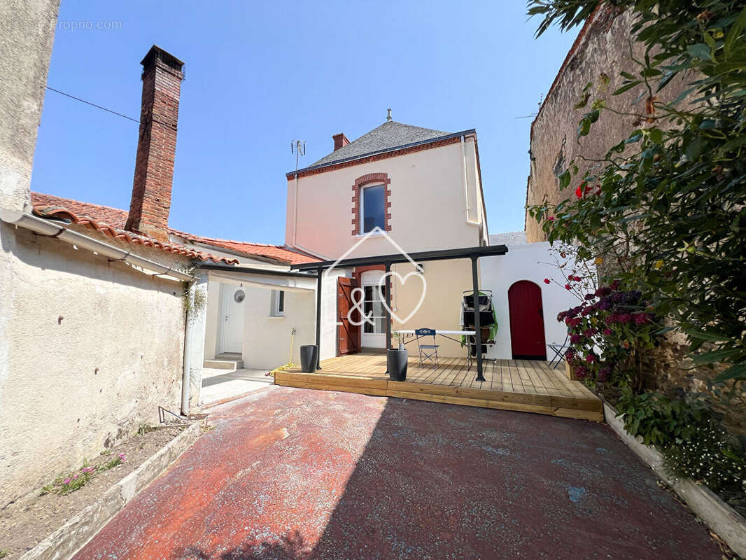 Maison à NIEUL-LE-DOLENT