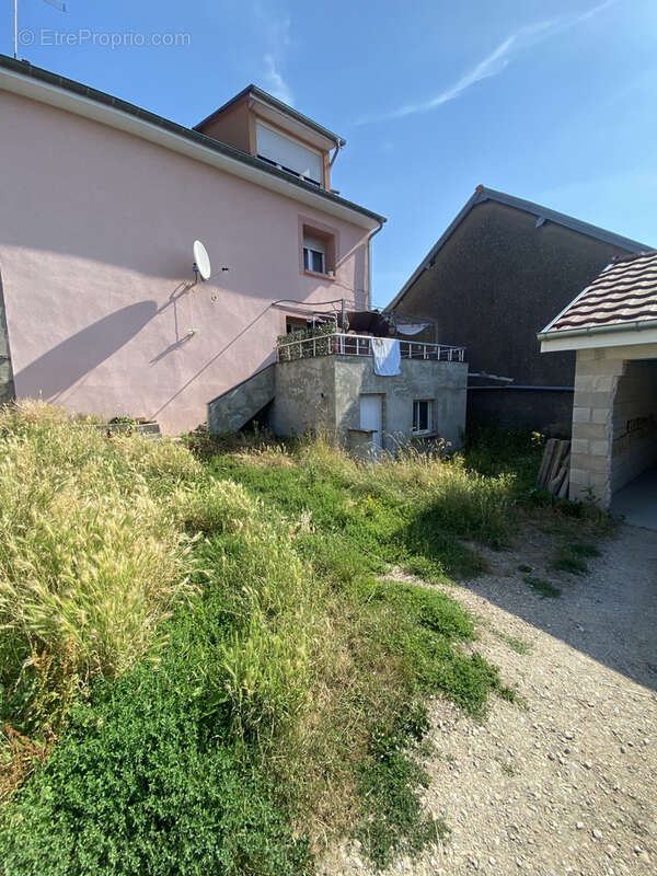 Bel appartement T4 avec terrasse et jardin - photo 2