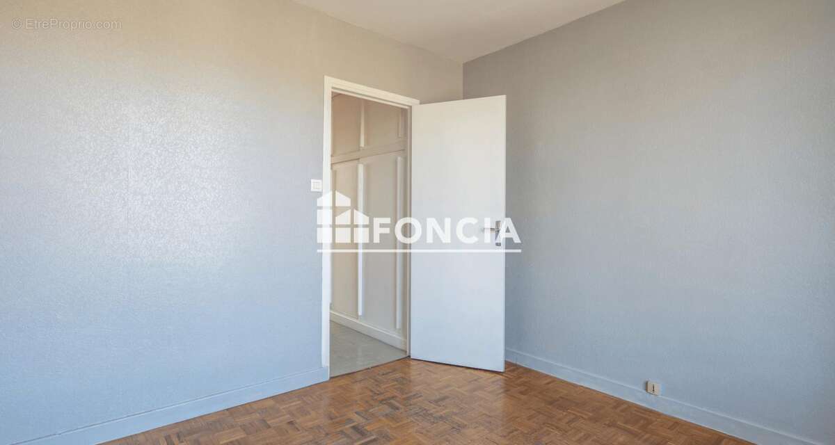 Appartement à LE PONT-DE-CLAIX