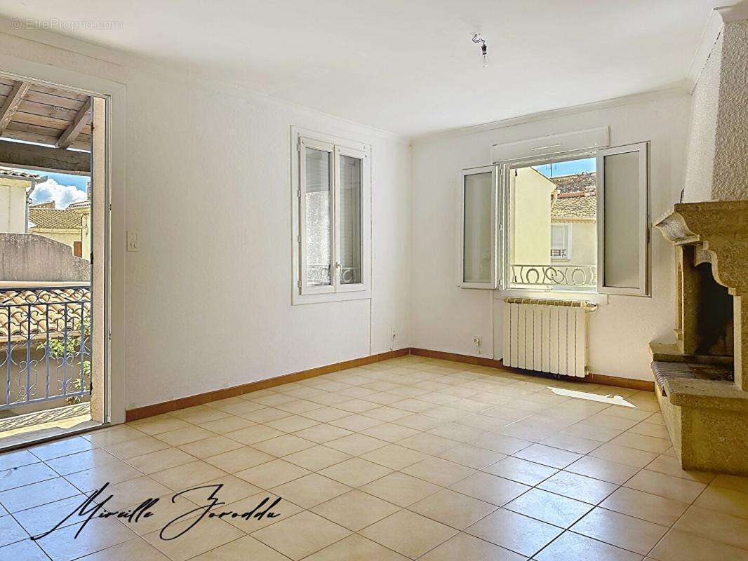 Redessan  a vendre ensemble immobilier  de 185m² avec cour, terrasse et garage - photo 9