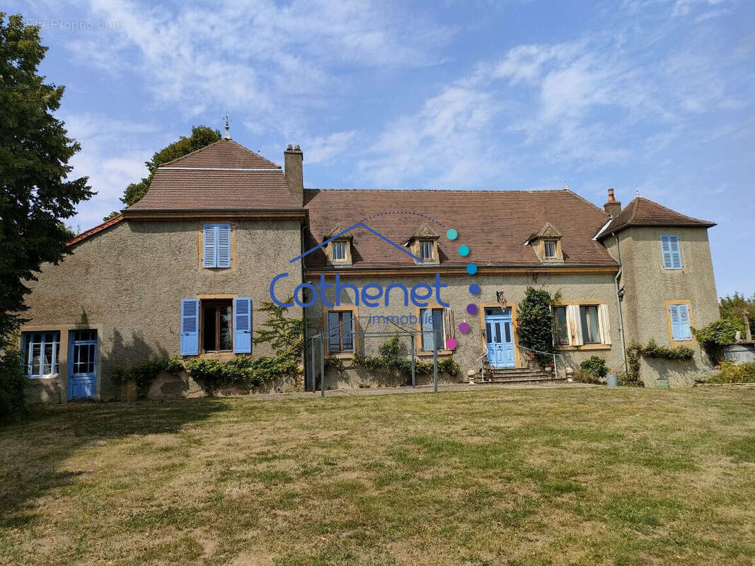 Maison 310 m² à Poisson  - photo 4