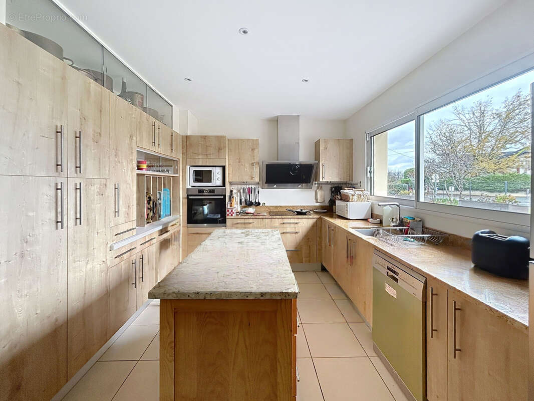 Maison à SAINT-PANTALEON-DE-LARCHE