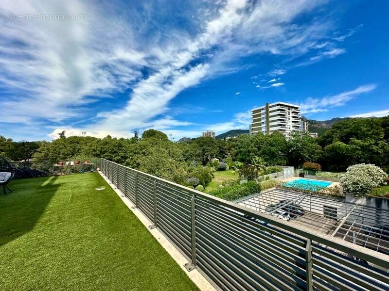 MARSEILLE 10EME, T4/5 de 100m2 avec Terrasse de 86m2, Double BOX Fermé et Place de Parking Privative - photo 11