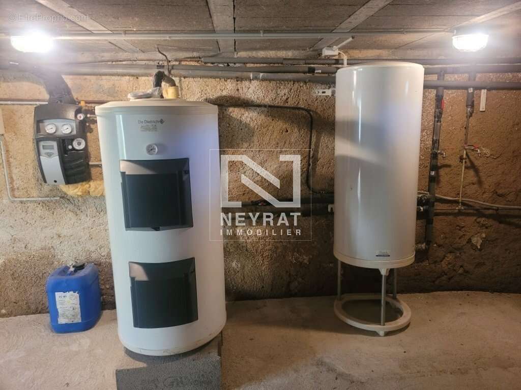 Maison à SAINT-LEGER-SUR-VOUZANCE