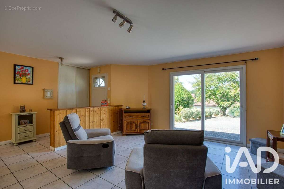 Maison 95 m² à Vitrac  - photo 8