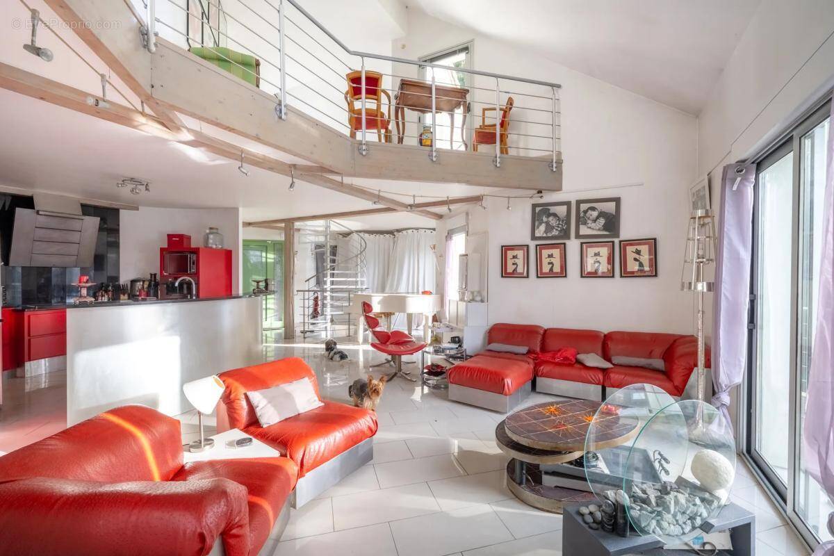 Maison à SAINT-MAURICE-MONTCOURONNE