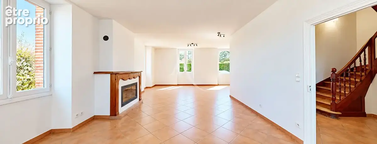 Maison de caractère 272 m² avec piscine  - La Tour-du-Crieu - photo 2