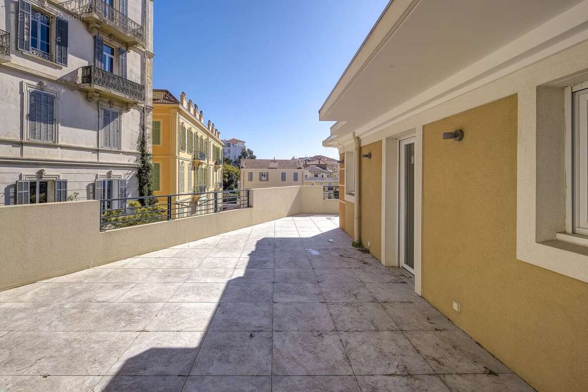 RARE Toit terrasse vue mer à 400 m du port de Cannes - photo 27